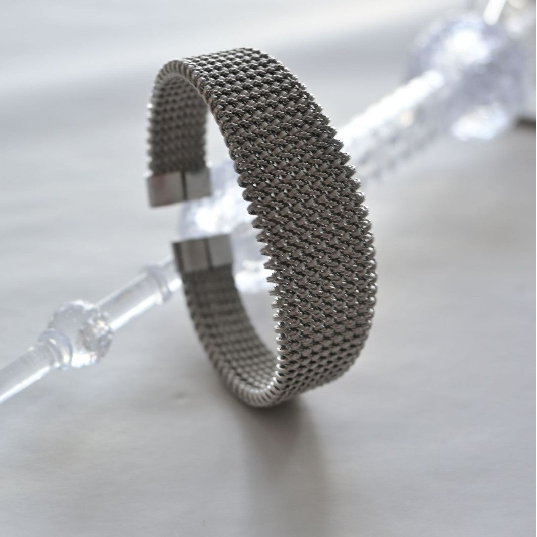 Circular soft titanium steel bracelet