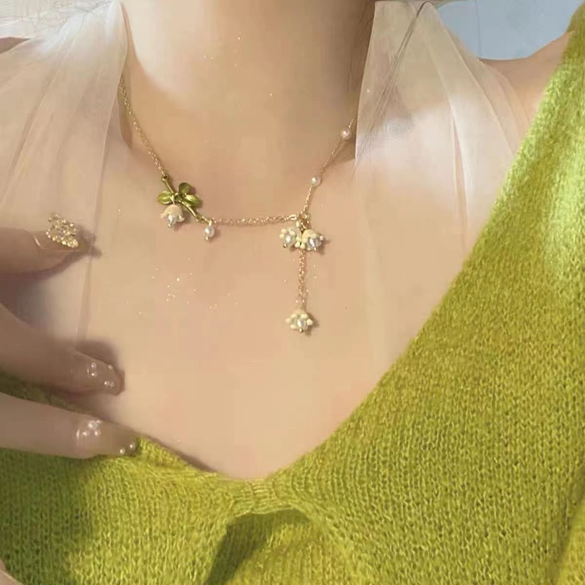 White bellflower flower earrings and bracelets