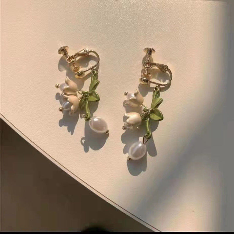 White bellflower flower earrings and bracelets
