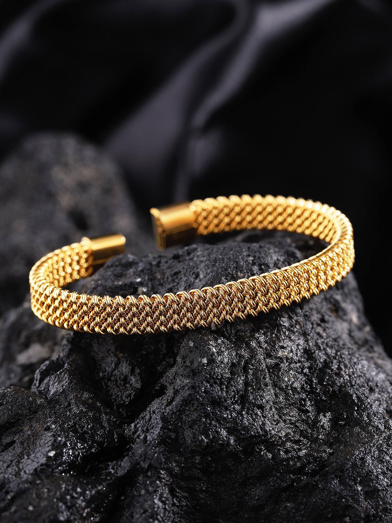 Circular soft titanium steel bracelet