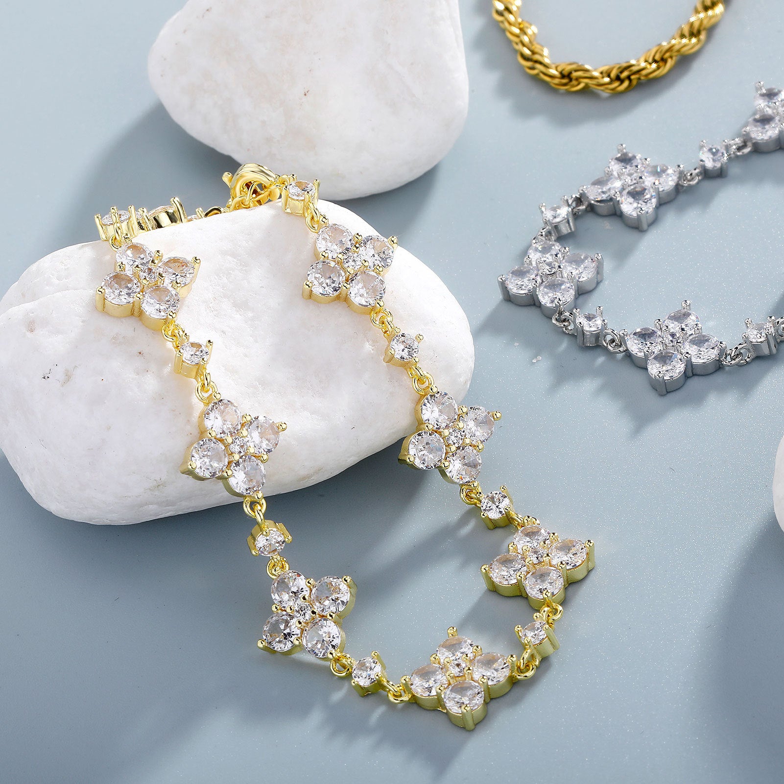 Four-Leaf Clover Zircon Bracelet