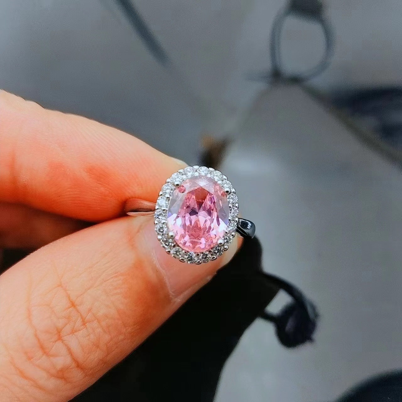 Adjustable Oval Zircon Ring in Rose Gold and Platinum