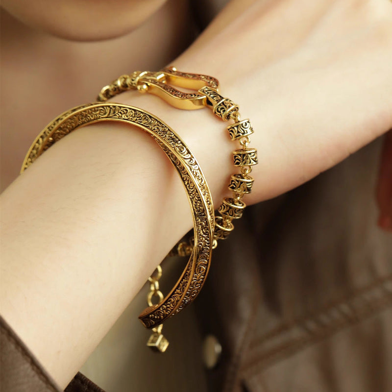U-shaped Chinese knot horse hoof bracelet