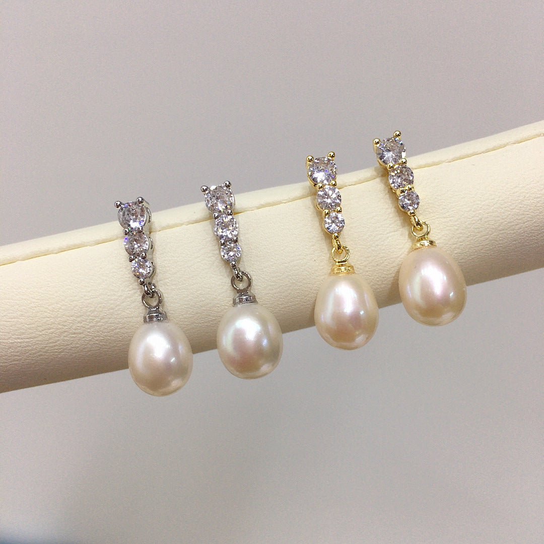 Natural freshwater pearl stud earrings