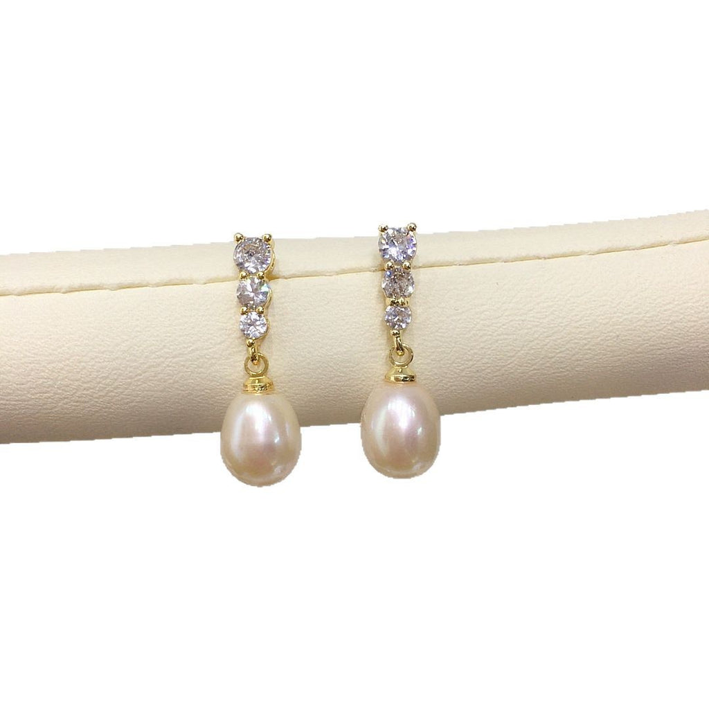 Natural freshwater pearl stud earrings