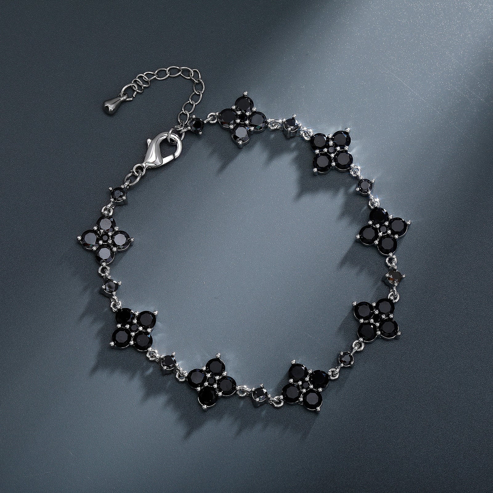 Four-Leaf Clover Zircon Bracelet