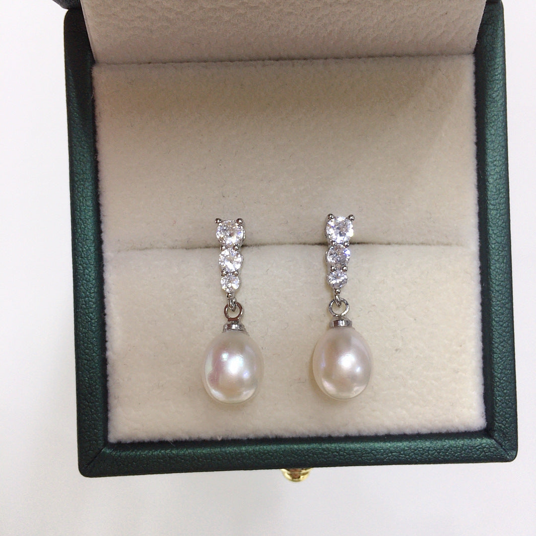 Natural freshwater pearl stud earrings