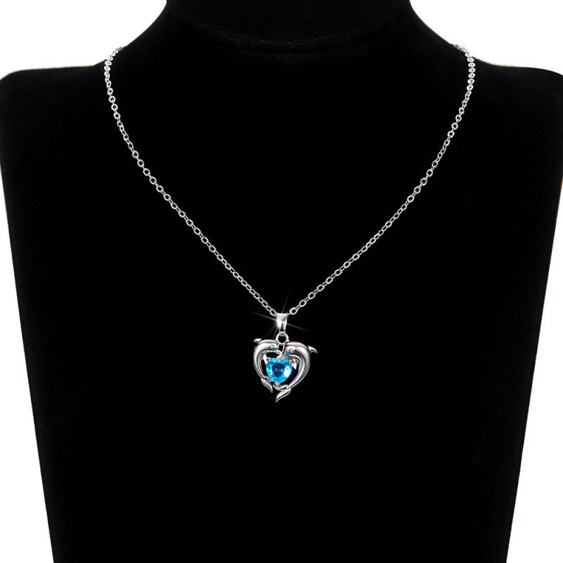 Heart-shaped pendant necklace