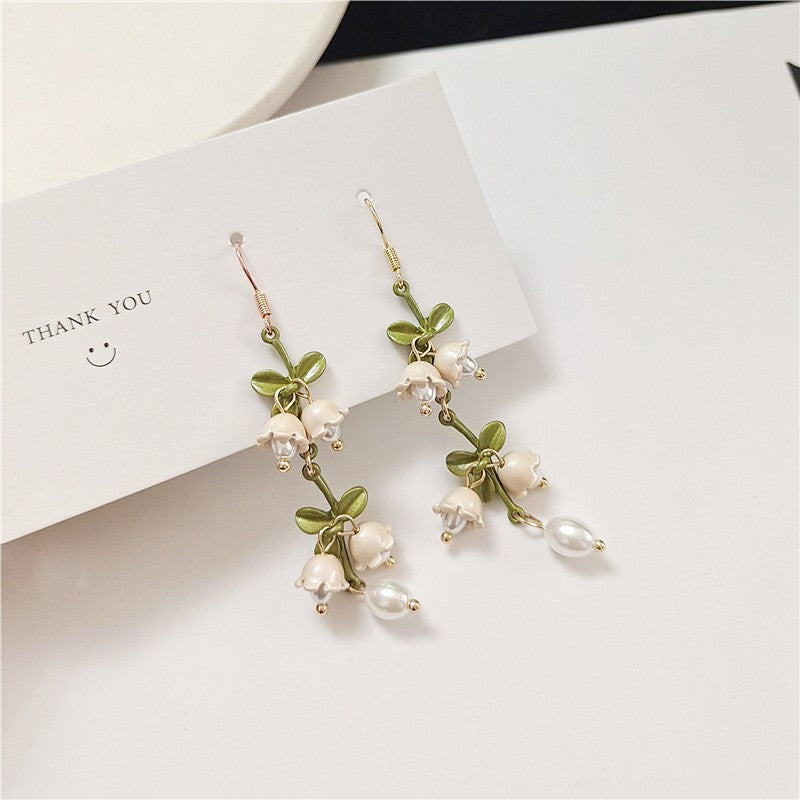 White bellflower flower earrings and bracelets